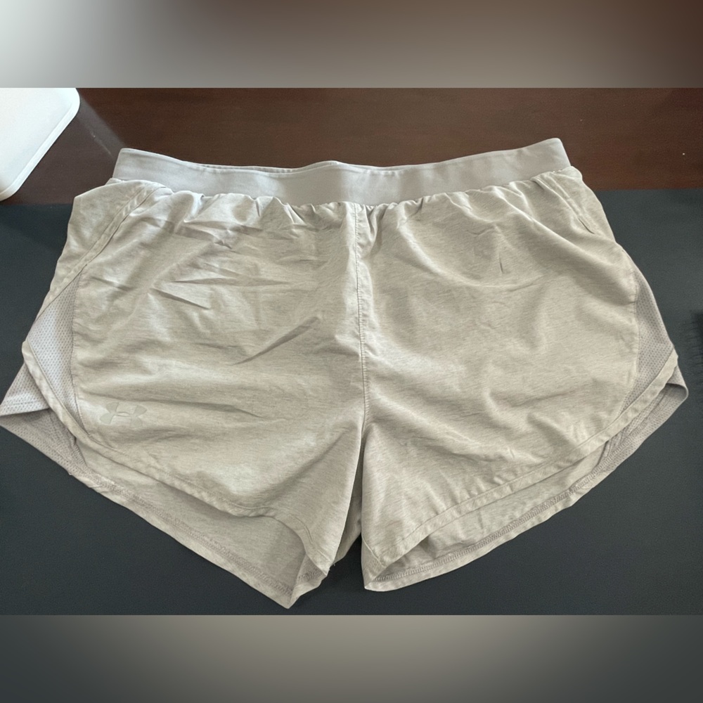 Under Armour Women's Size Large Athletic Shorts in Gray